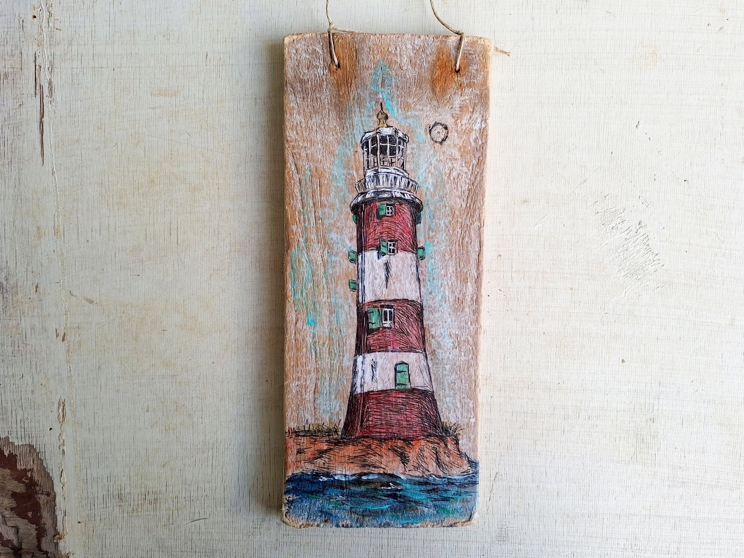 תמונה מעץ ממוחזר מגדלור