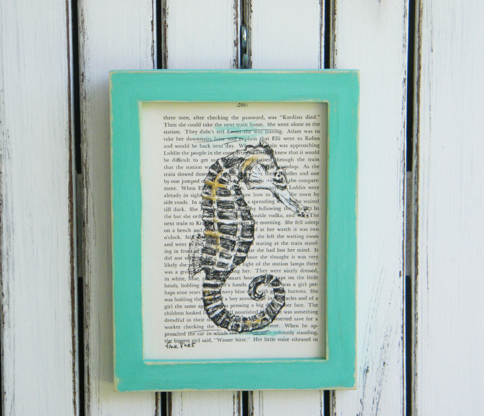 הדפס סוסון ים על נייר מספר ישן - rachelsfinelines