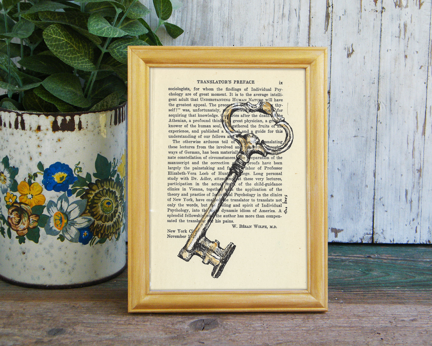 הדפס מפתח עתיק על דף מספר ישן - rachelsfinelines